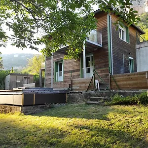 Maison Au Bord De L'eau Avec Jacuzzi Hébergement de vacances